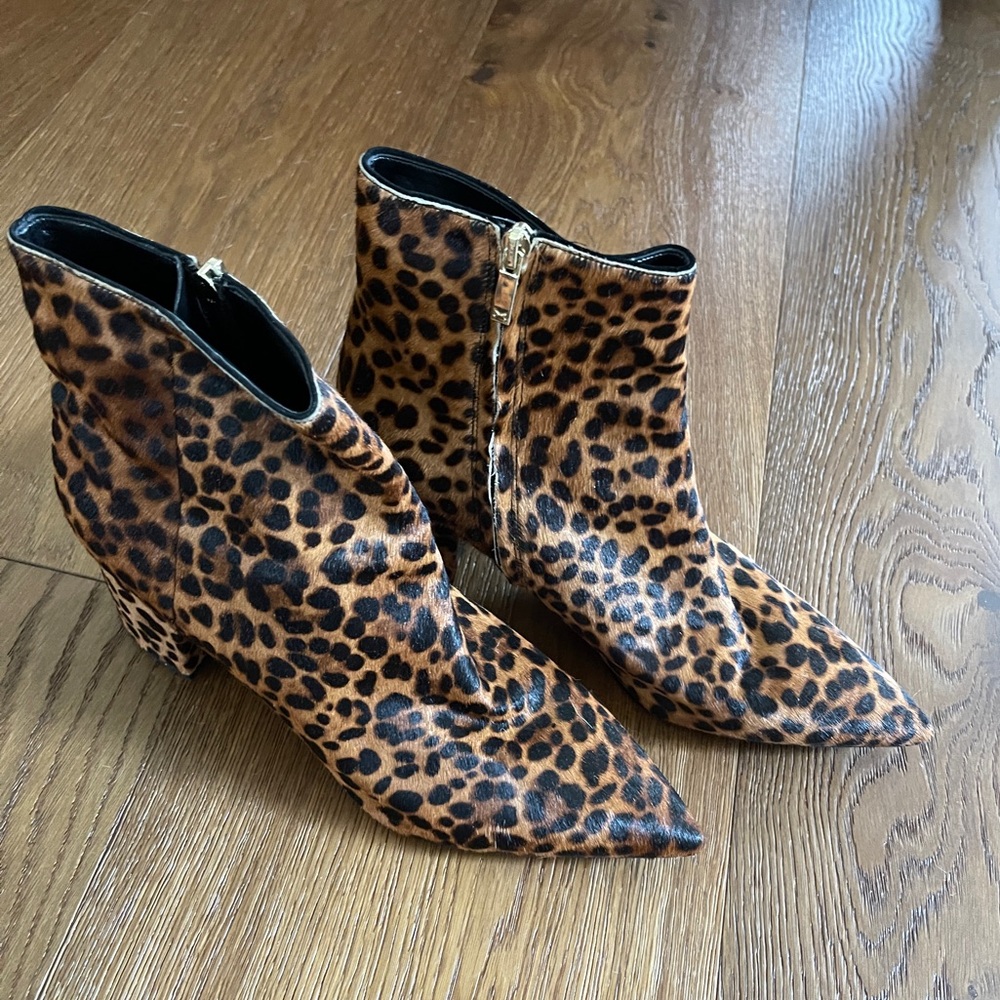 Marc Fisher Cheetah Print Skin Heeled Bootie. 9.5M. Like new.